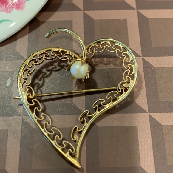 Five heart Brooches including Avon - silver toned heart can also be pendant - Picture 6 of 12